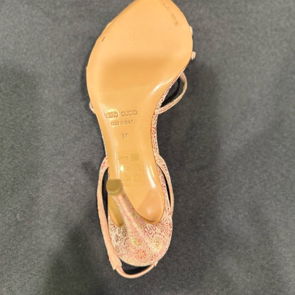 Badgley Mischka Pink Heels with Intricate Detailing - Picture 14 of 16